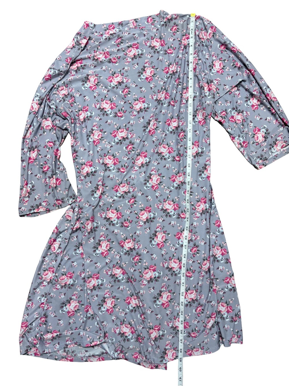 Rene Rofe Gray Floral Light Weight Robe with Pink Roses - Picture 7 of 8